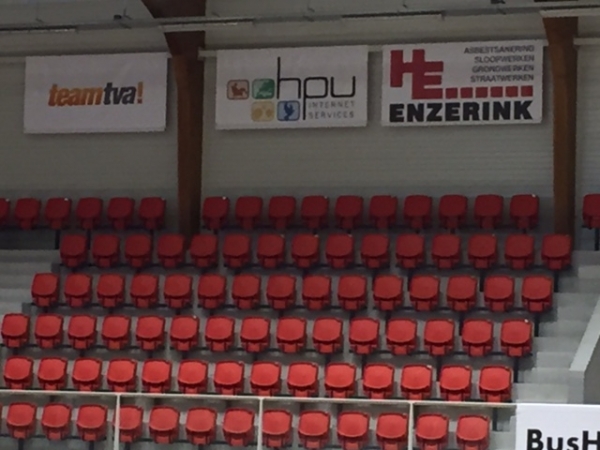 Komt u naast ons hangen? - Met een sponsorbord bij SaZa Topsporthal Doetinchem